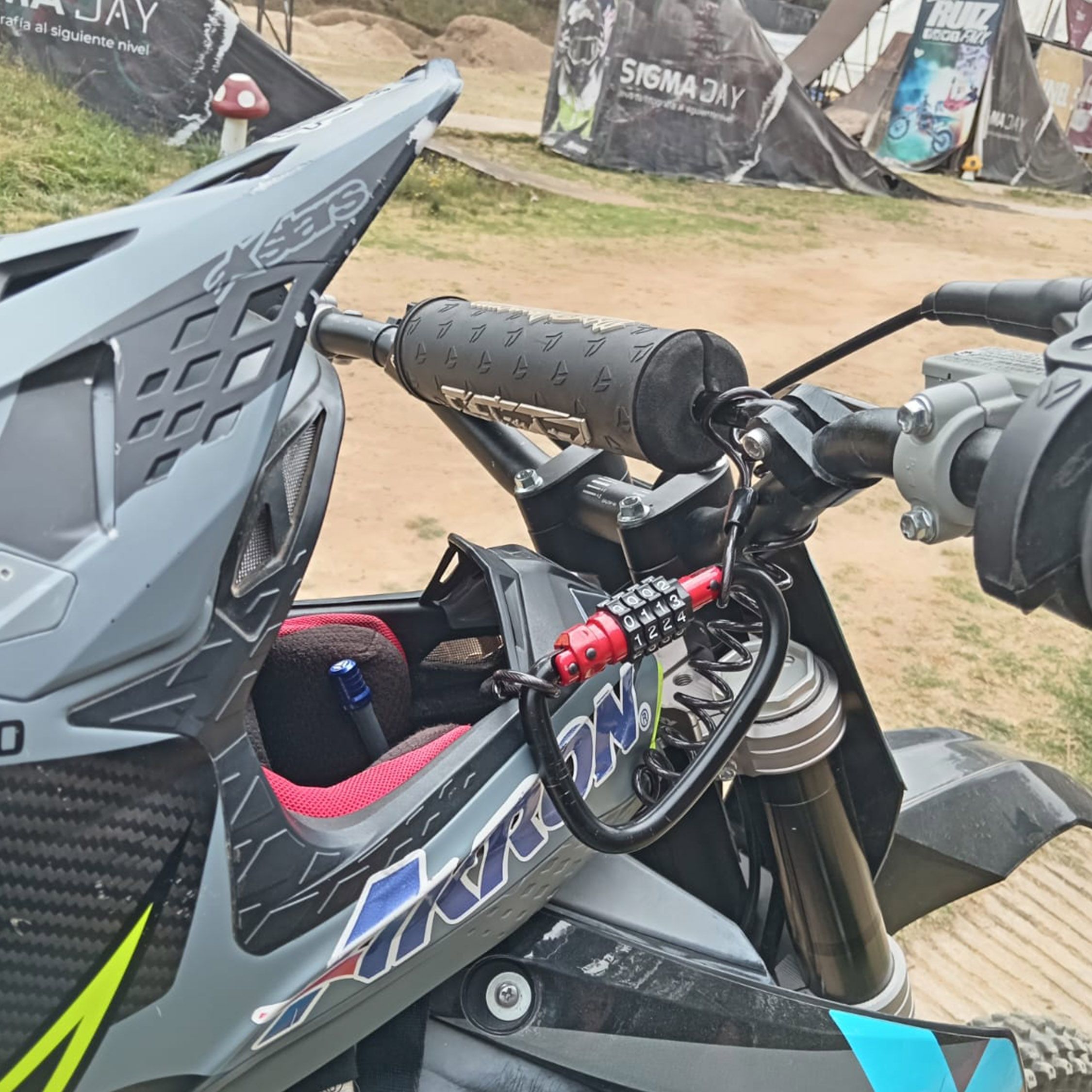 MIKELS CCM-3 Candado para casco de motocicleta - Imagen 3
