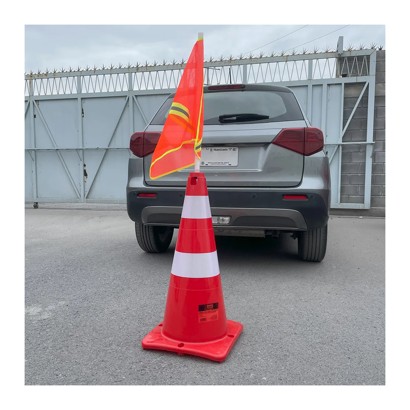 Cono para Tráfico de PE 75 cm con Dos Reflejantes - Imagen 3
